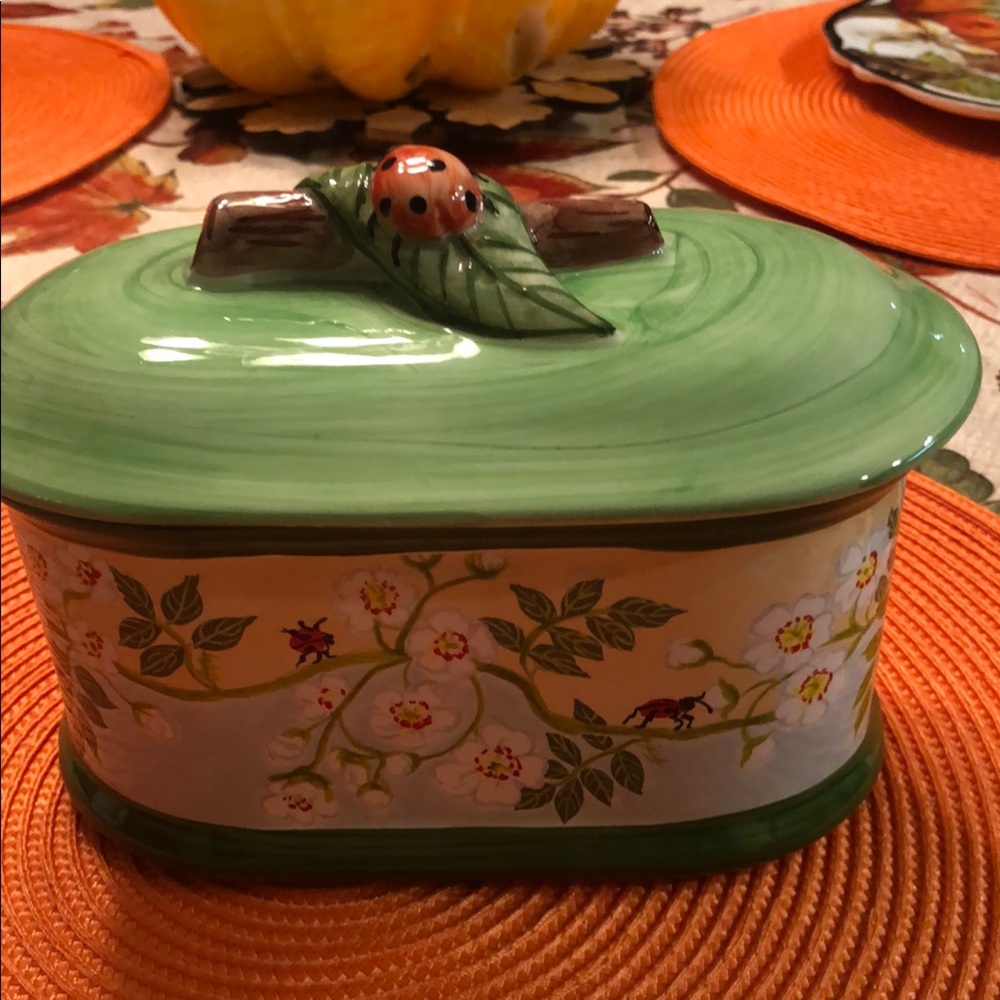 Charming Green Floral Ceramic Storage Box